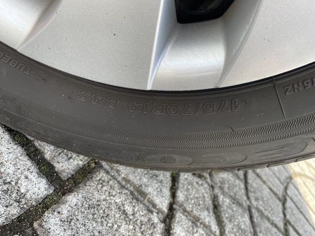 Toyota YARIS 2022-11 28156-22