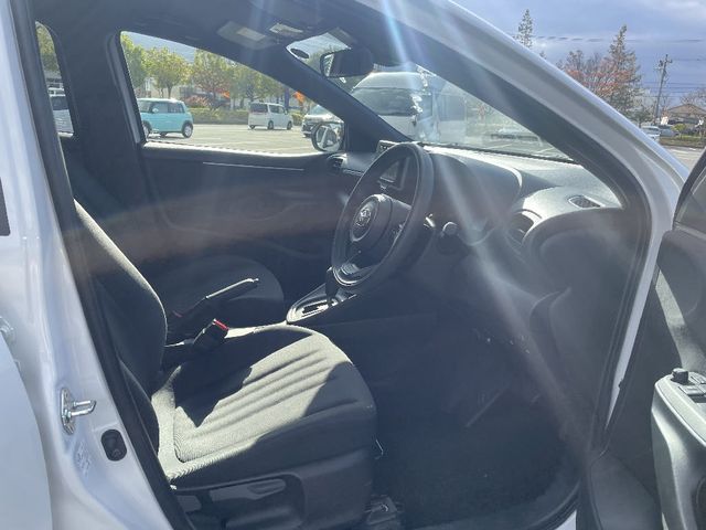 Toyota YARIS 2022-11 28156-4