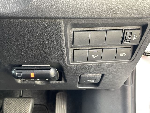 Toyota YARIS 2022-11 28156-18