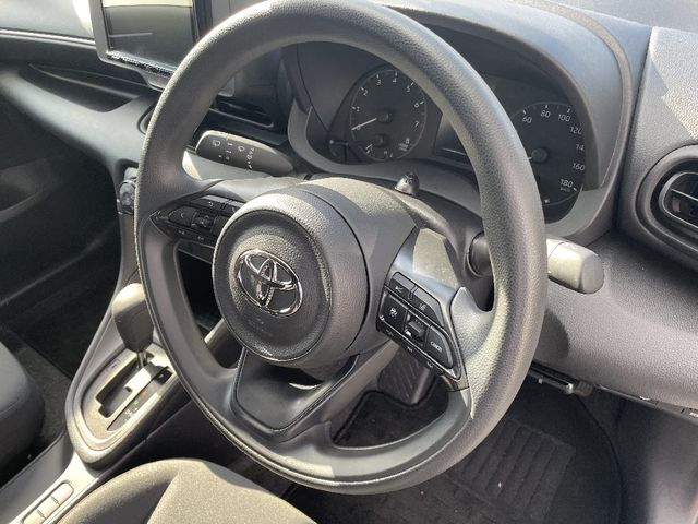Toyota YARIS 2022-11 28156-8