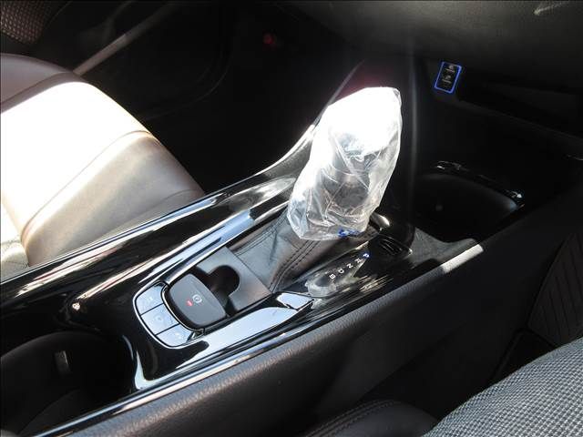 Toyota C-HR 2017-06 5609-18