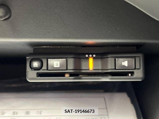 Nissan NOTE 2019-04 250315-17