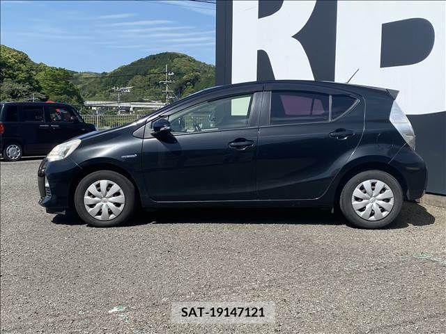 Toyota AQUA 2012-04 292313-5