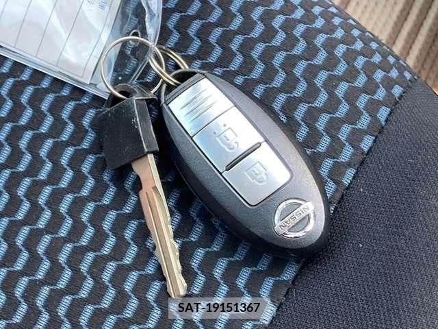 Nissan NOTE 2015-08 384878-18