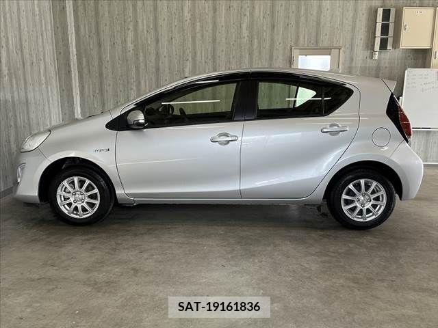 Toyota AQUA 2015-12 314044-11