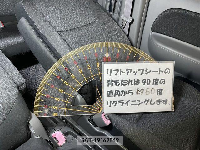 Toyota SIENTA 2013-11 374733-9