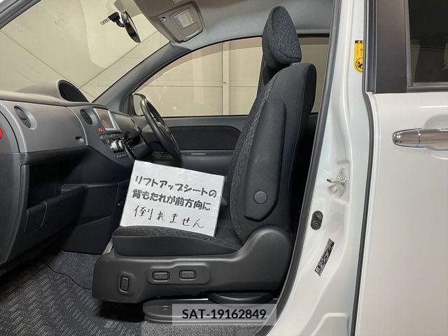 Toyota SIENTA 2013-11 374733-8