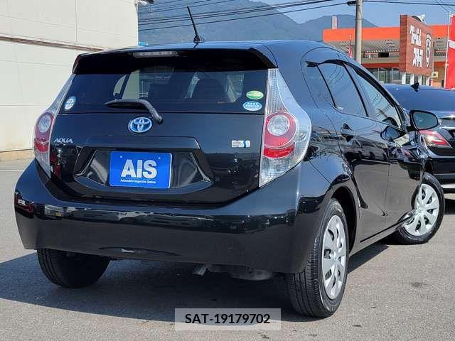 Toyota AQUA 2014-01 235661-3
