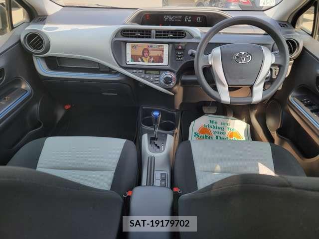 Toyota AQUA 2014-01 235661-12