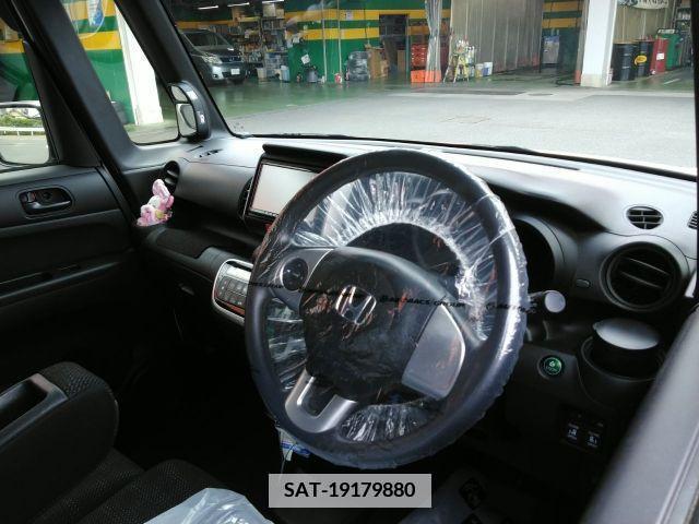 Honda N BOX 2017-04 341993-1