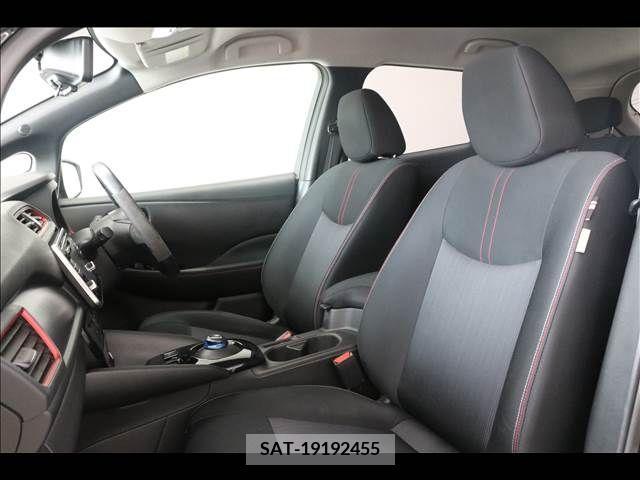 Nissan LEAF 2019-01 329609-17