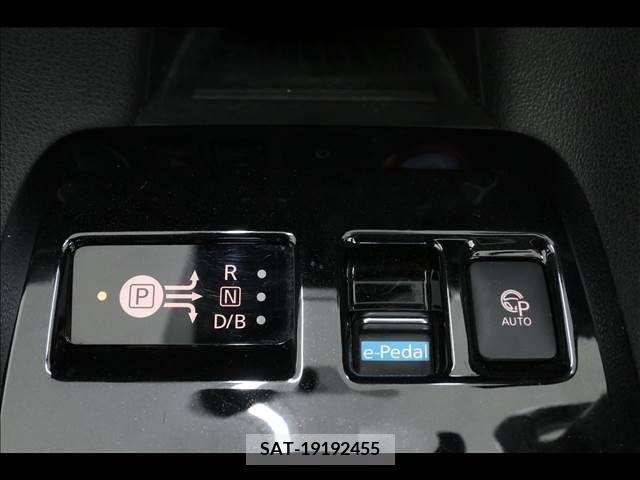 Nissan LEAF 2019-01 329609-4