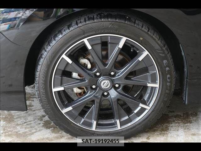 Nissan LEAF 2019-01 329609-12
