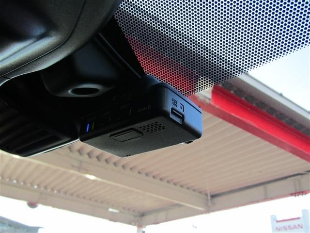 Nissan NOTE 2018-07 21647-15