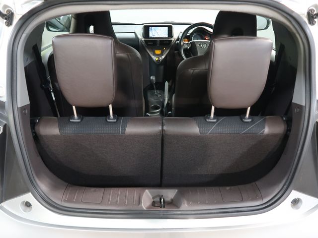 Toyota IQ 2008-11 186935-11