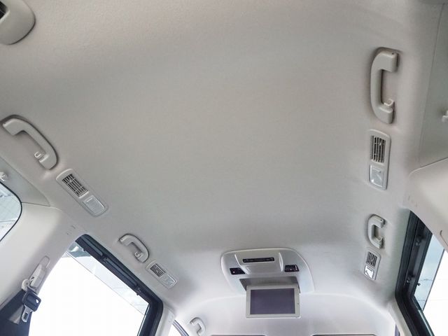 Nissan ELGRAND 2015-09 12078-26