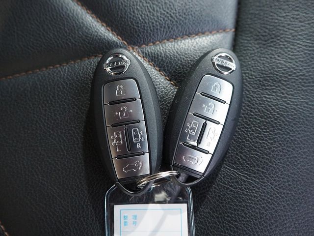 Nissan ELGRAND 2015-09 12078-27