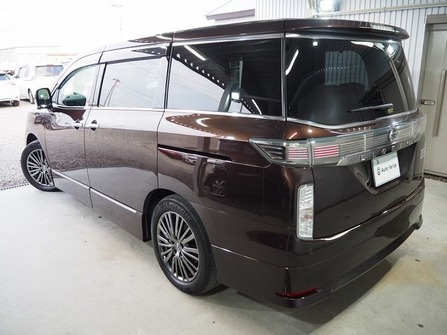 Nissan ELGRAND 2015-09 12078-4