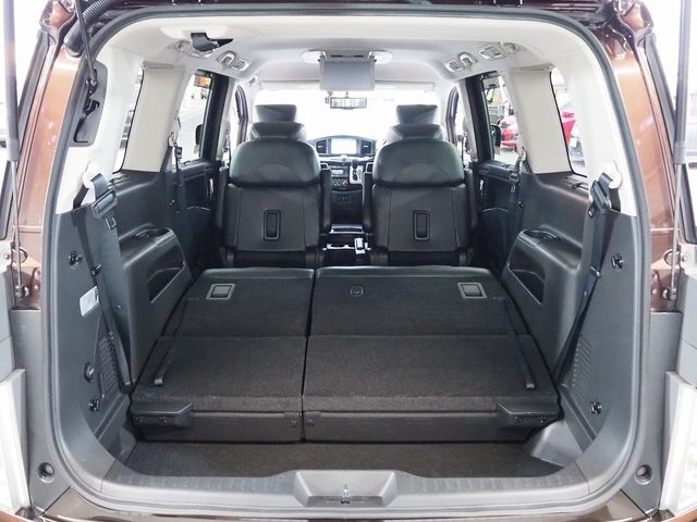 Nissan ELGRAND 2015-09 12078-11