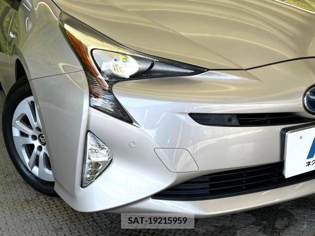 Toyota PRIUS 2017-06 366332-12