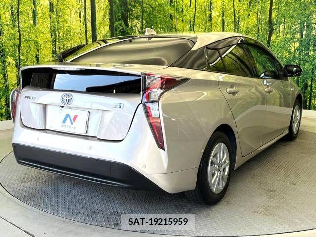 Toyota PRIUS 2017-06 366332-17