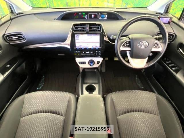 Toyota PRIUS 2017-06 366332-1