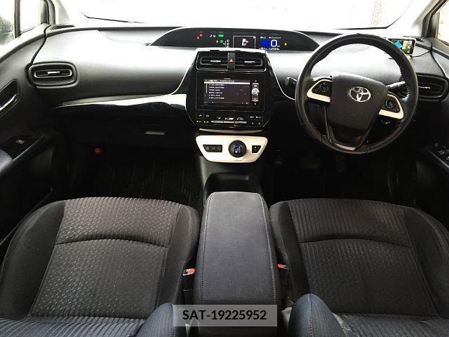 Toyota PRIUS 2018-08 393311-1