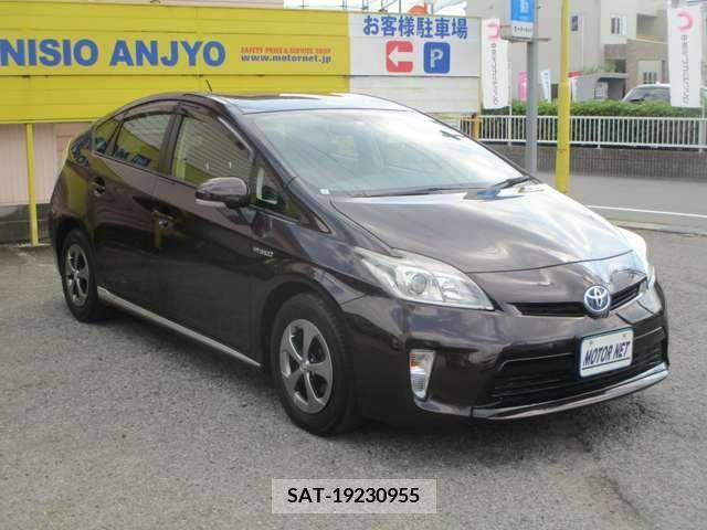 Toyota PRIUS 2014-06 352389-12