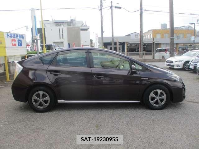 Toyota PRIUS 2014-06 352389-11