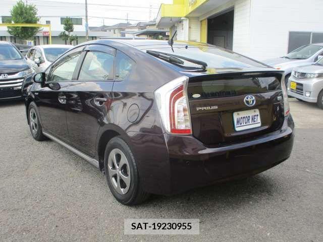 Toyota PRIUS 2014-06 352389-8