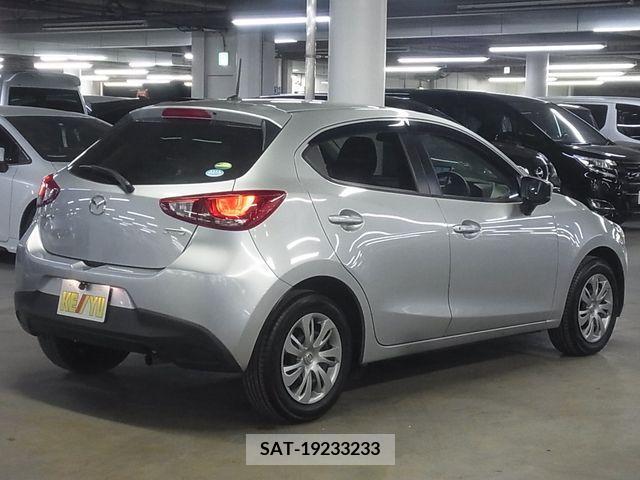 Mazda DEMIO 2017-02 335529-1