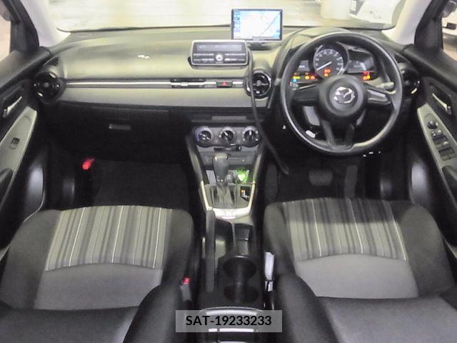 Mazda DEMIO 2017-02 335529-2