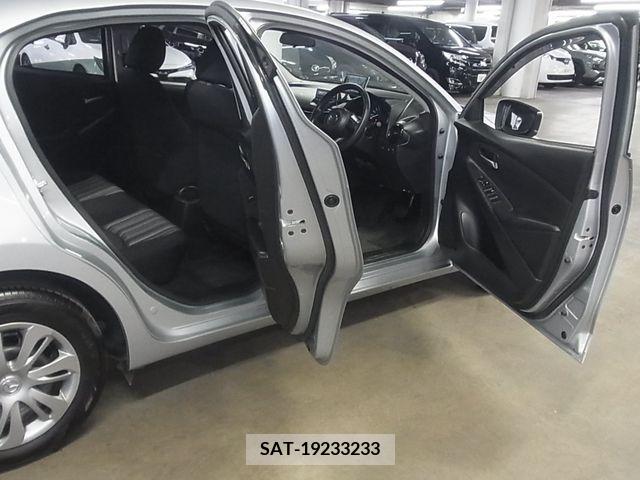 Mazda DEMIO 2017-02 335529-10