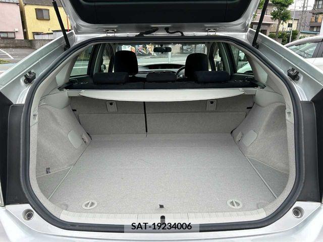 Toyota PRIUS 2012-11 322059-18