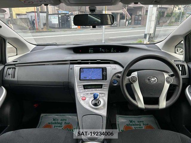 Toyota PRIUS 2012-11 322059-8