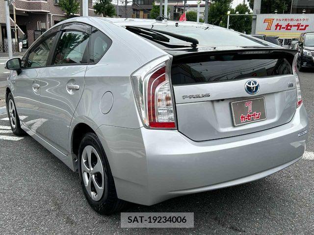 Toyota PRIUS 2012-11 322059-6