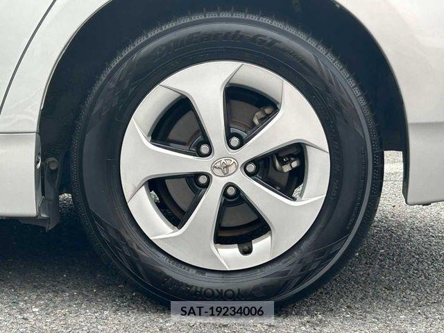 Toyota PRIUS 2012-11 322059-26