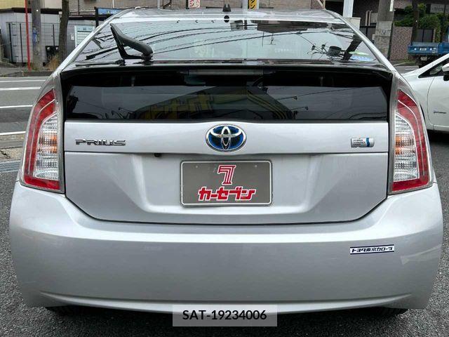 Toyota PRIUS 2012-11 322059-5