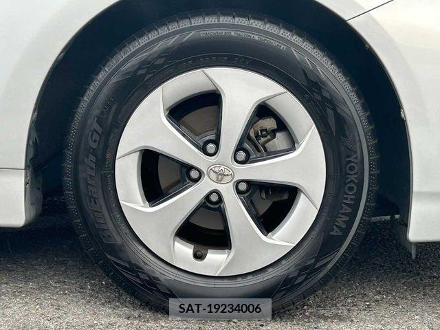 Toyota PRIUS 2012-11 322059-24