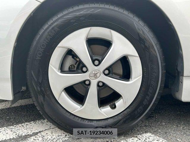Toyota PRIUS 2012-11 322059-23