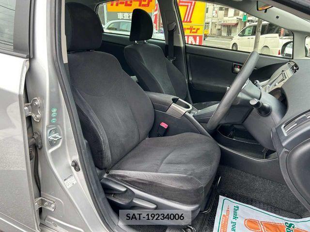 Toyota PRIUS 2012-11 322059-16