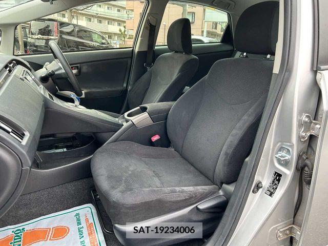 Toyota PRIUS 2012-11 322059-22