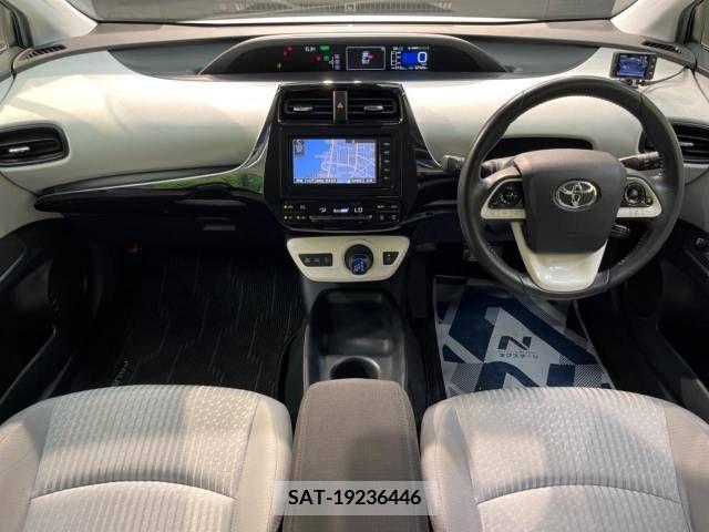 Toyota PRIUS 2016-02 340765-1