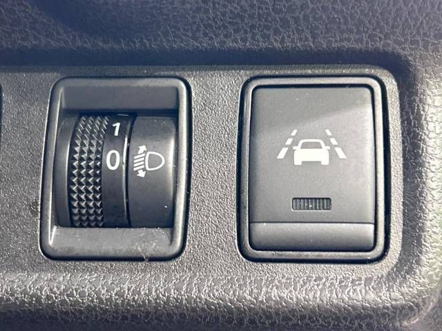 Nissan NOTE 2018-08 20973-4