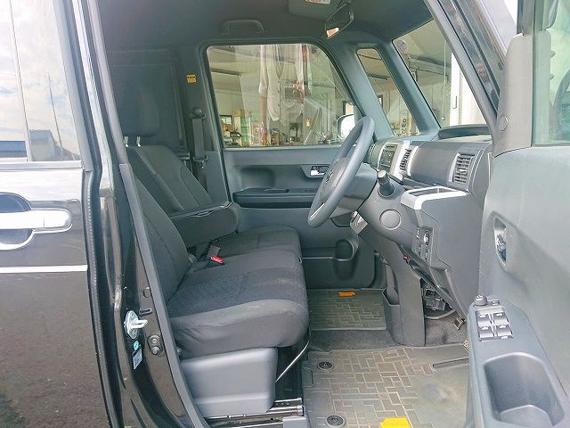 Daihatsu WAKE 2015-10 192993-12