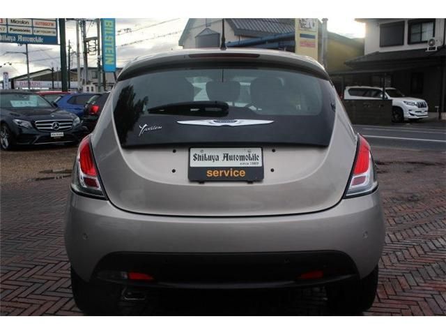 Chrysler YPSILON 2013-02 24699-4