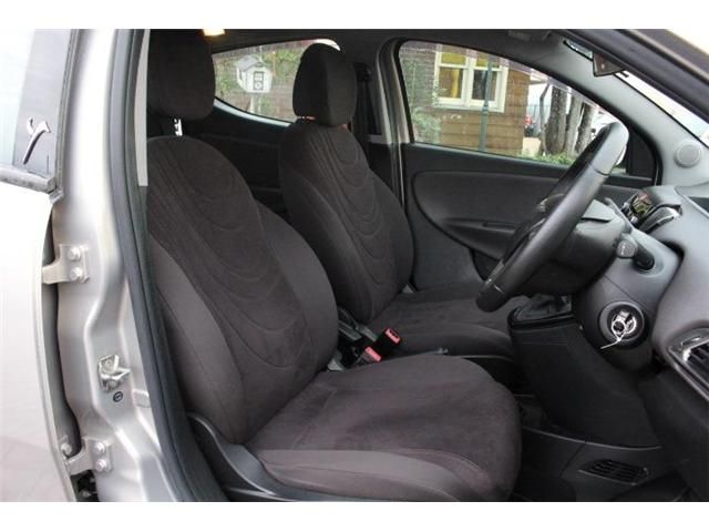 Chrysler YPSILON 2013-02 24699-9