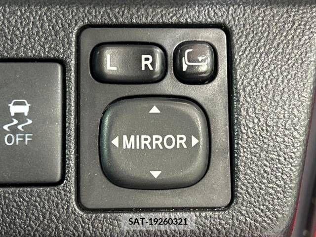 Toyota RACTIS 2014-08 313657-6
