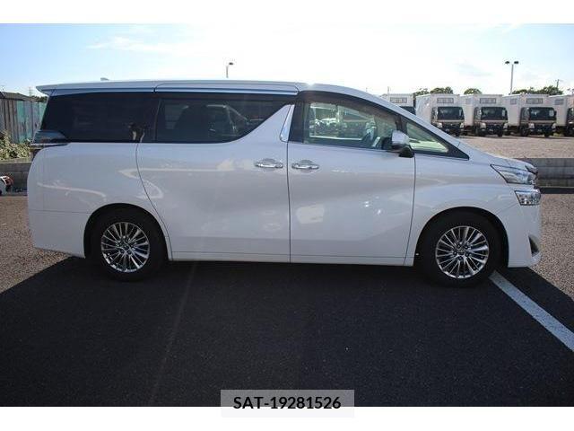 Toyota VELLFIRE 2019-04 369711-12
