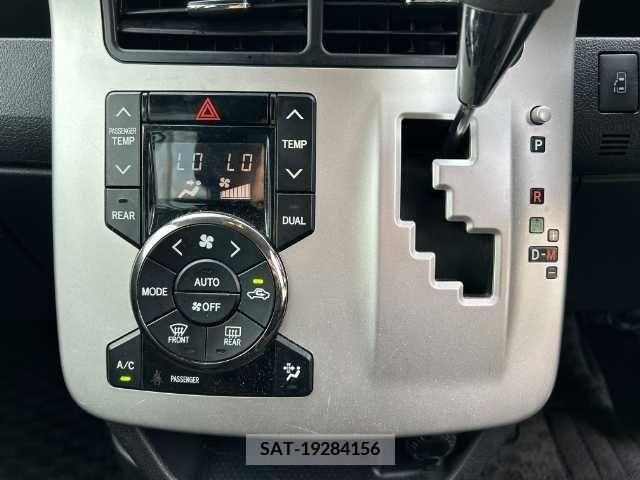 Toyota VOXY 2011-07 341390-7